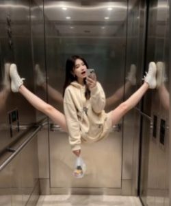 AI生成电梯一字马美女制作教程,条条流量上万,别再在外面被割韭菜了,全流程实操-知一资源网